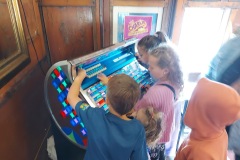 The-Jukebox-in-the-carriage